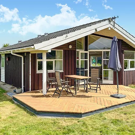 2 Bedroom Amazing In Juelsminde Holiday home