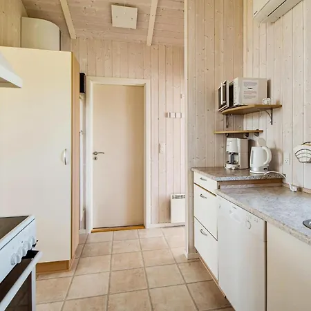2 Bedroom Amazing In Juelsminde Holiday home *
